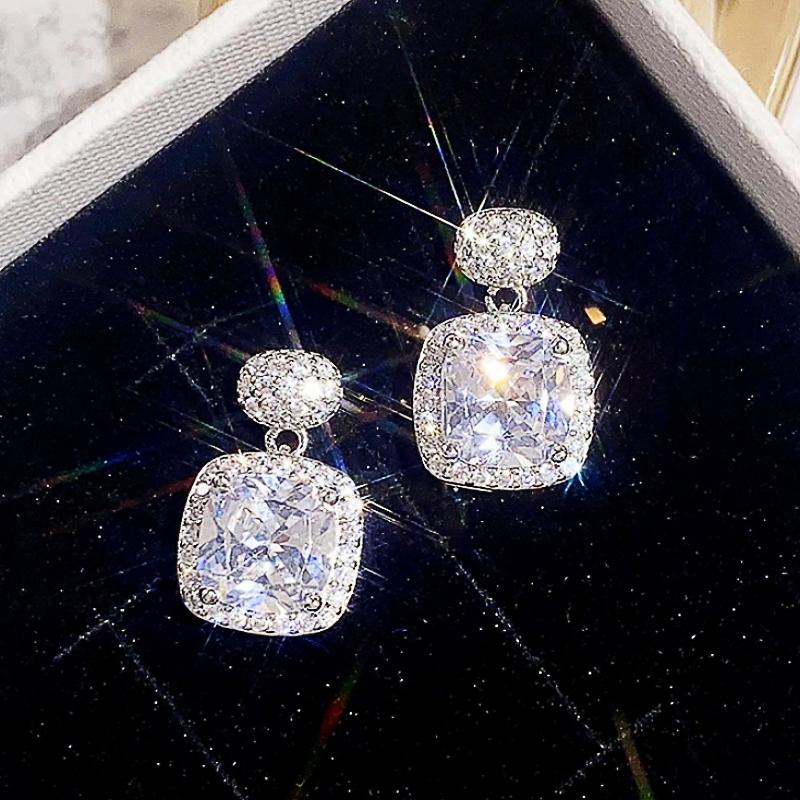 Huitan Sparkling Women s Drop Earrings with Cushion Cubic Zirconia Bling Bridal Wedding Earrings Simple Elegant Female Zircon
Huitan Sparkling Women s Drop Earrings with Cushion Cubic Zirconia Bling Bridal Wedding Earrings Simple Elegant Female Zircon