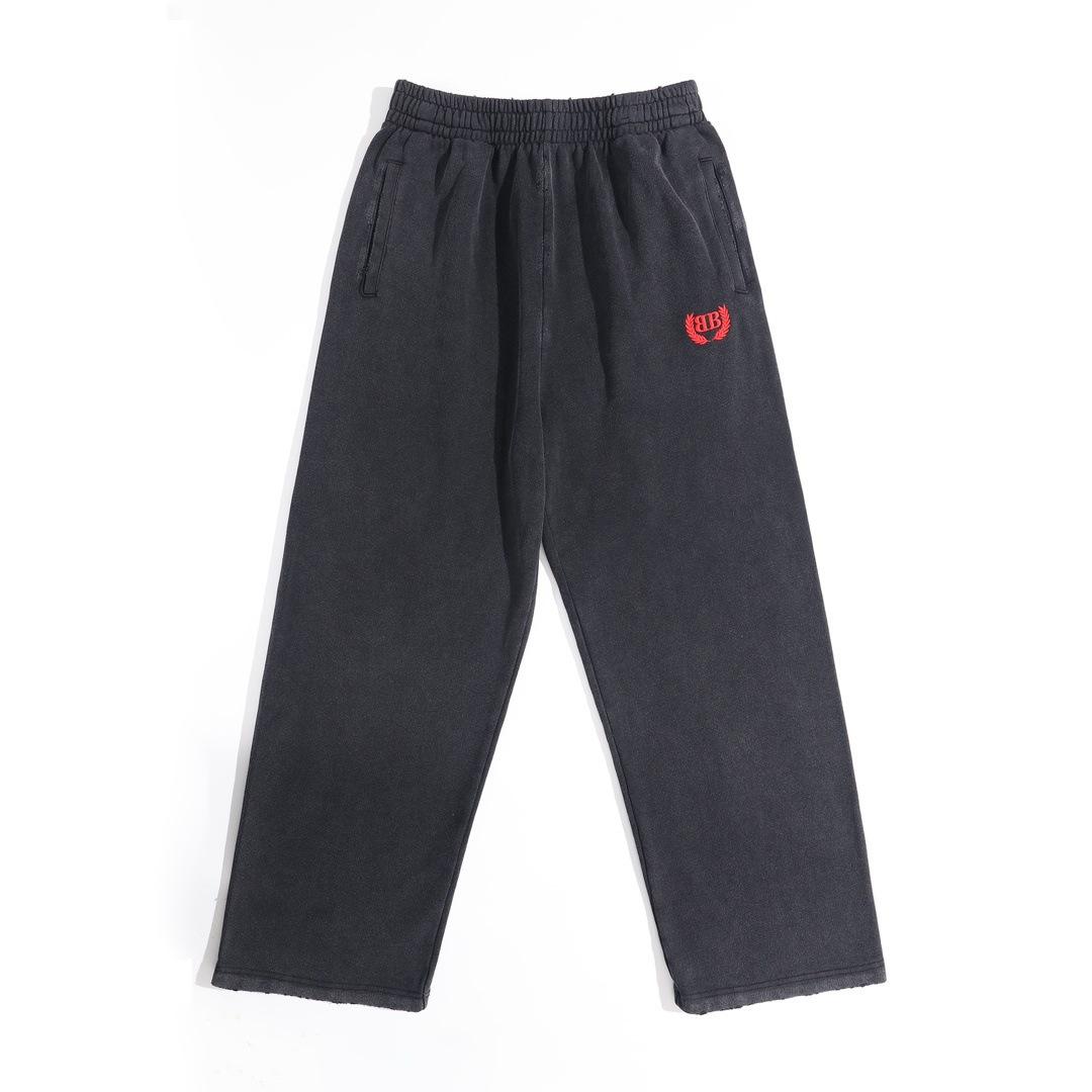 Olive Branch Distressed Embroidered Long Sportswear Sweatpants by Poison Family Paris Size 2
Olive Branch Distressed Embroidered Long Sportswear Sweatpants by Poison Family Paris Size 2