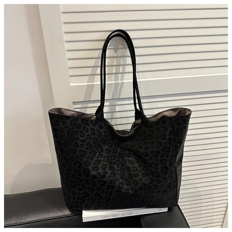 Leopard Print Vintage Suede Top Handle Bag Texture Simple Shoulder Bag Large Capacity Women Casual Tote Versatile Storage Bags чёрный
Leopard Print Vintage Suede Top Handle Bag Texture Simple Shoulder Bag Large Capacity Women Casual Tote Versatile Storage Bags чёрный