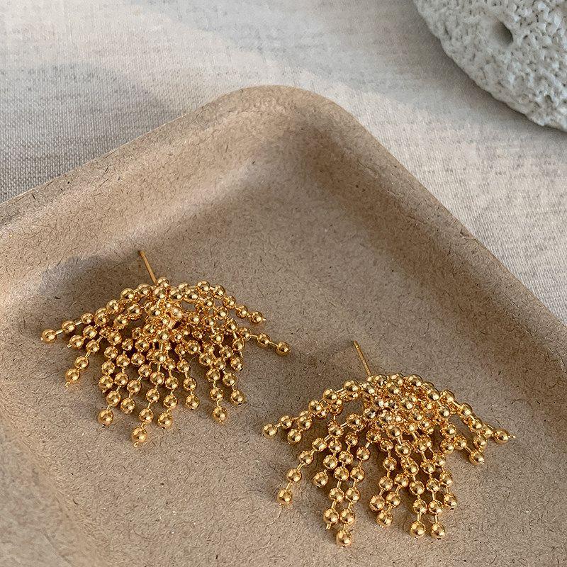 S925 Silver Needle European and American Niche Metal Fireworks Tassel Design High-End Earrings Minimalist Style Face-Slimming Earrings for Women Gold
S925 Silver Needle European and American Niche Metal Fireworks Tassel Design High-End Earrings Minimalist Style Face-Slimming Earrings for Women Gold
