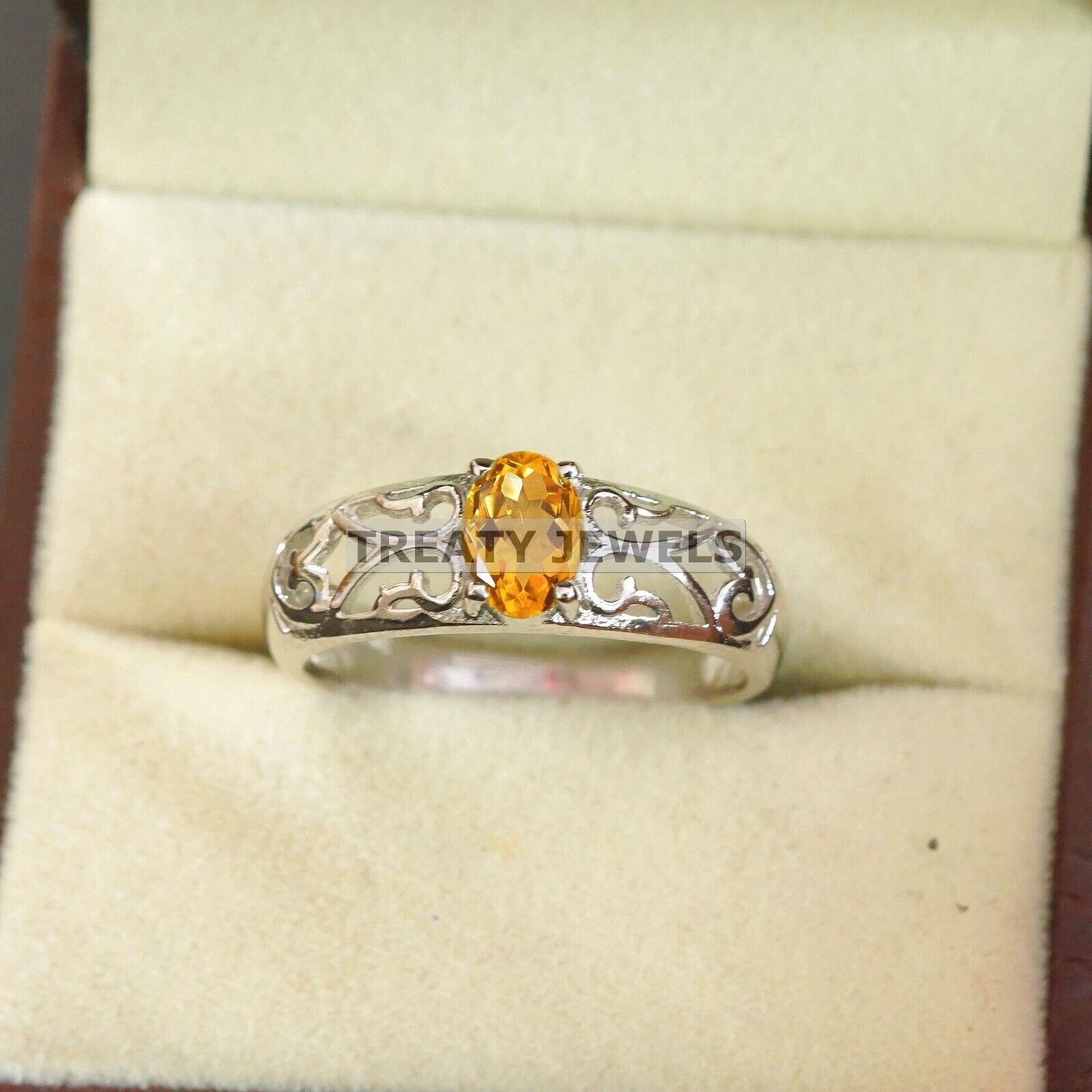 Citrine Oval Cut Gemstone With 925 Sterling Silver Ring For Men s #A944 JL375669192119 4-16 US срібний
Citrine Oval Cut Gemstone With 925 Sterling Silver Ring For Men s #A944 JL375669192119 4-16 US срібний
