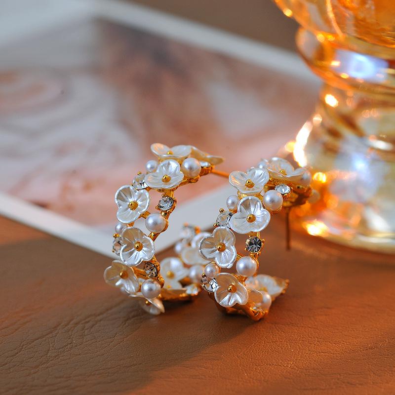 Korean Petal Earrings: S925 Silver Studs for Women белый
Korean Petal Earrings: S925 Silver Studs for Women белый