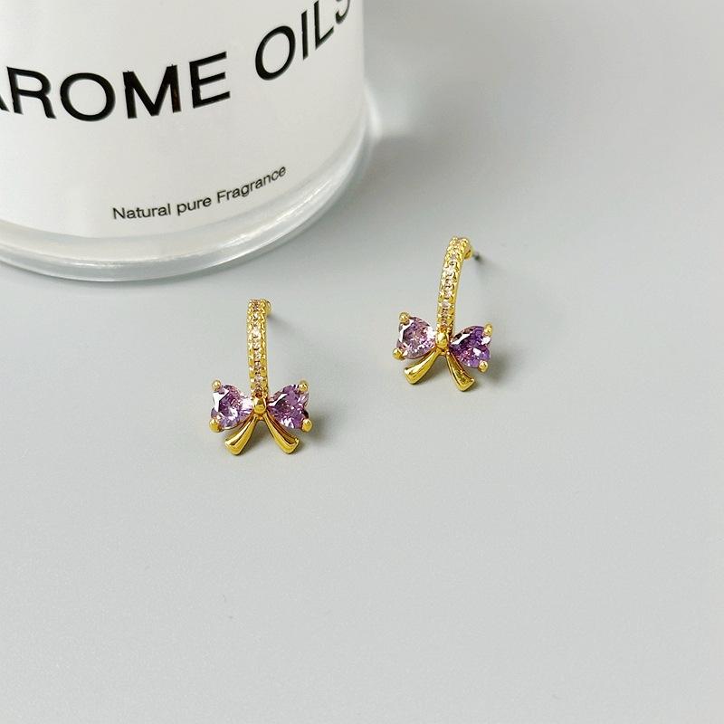 Temperament Fashion Light Luxury Bow Stud Earrings Cold Style Color Zirconium Earrings фіолетовий
Temperament Fashion Light Luxury Bow Stud Earrings Cold Style Color Zirconium Earrings фіолетовий