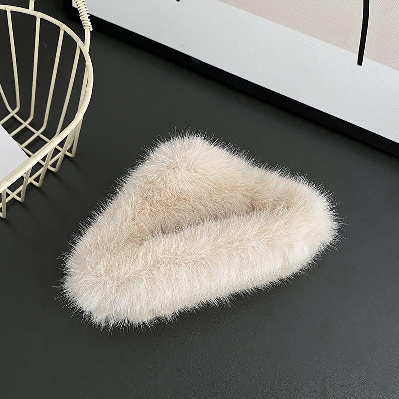 Chic And Elegant Plush Hair Claw Clip Featuring Soft Faux Fur For Trendy Looks світло-коричневого кольору
Chic And Elegant Plush Hair Claw Clip Featuring Soft Faux Fur For Trendy Looks світло-коричневого кольору