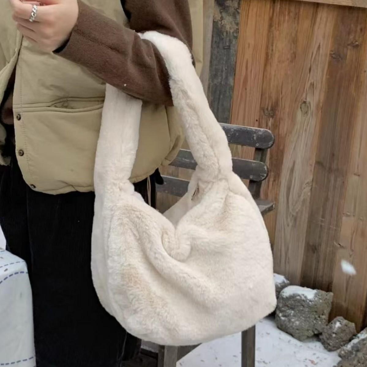 2026 New Women Soft Faux Fur Autumn Winter Fluffy Totes Shoulder Underarm Bag Purse Handbag
2026 New Women Soft Faux Fur Autumn Winter Fluffy Totes Shoulder Underarm Bag Purse Handbag