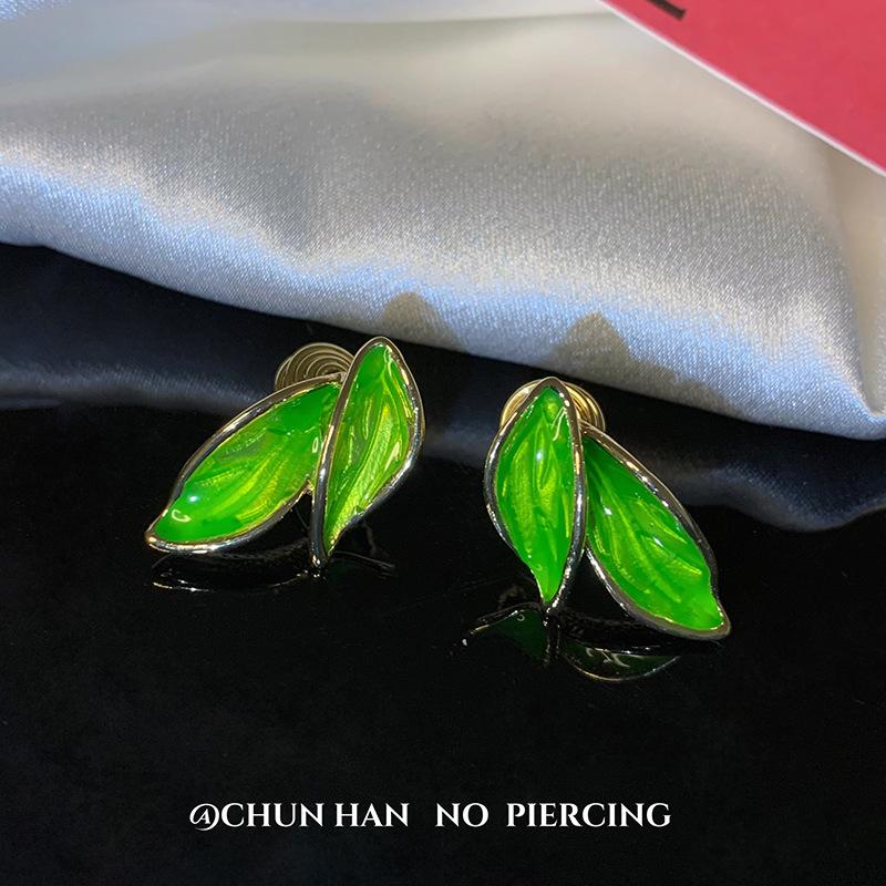 Mosquito coil disc ear clips, earrings without earrings~ fallen leaves dripping oil personality light luxury high-end temperament versatile earrings
Mosquito coil disc ear clips, earrings without earrings~ fallen leaves dripping oil personality light luxury high-end temperament versatile earrings