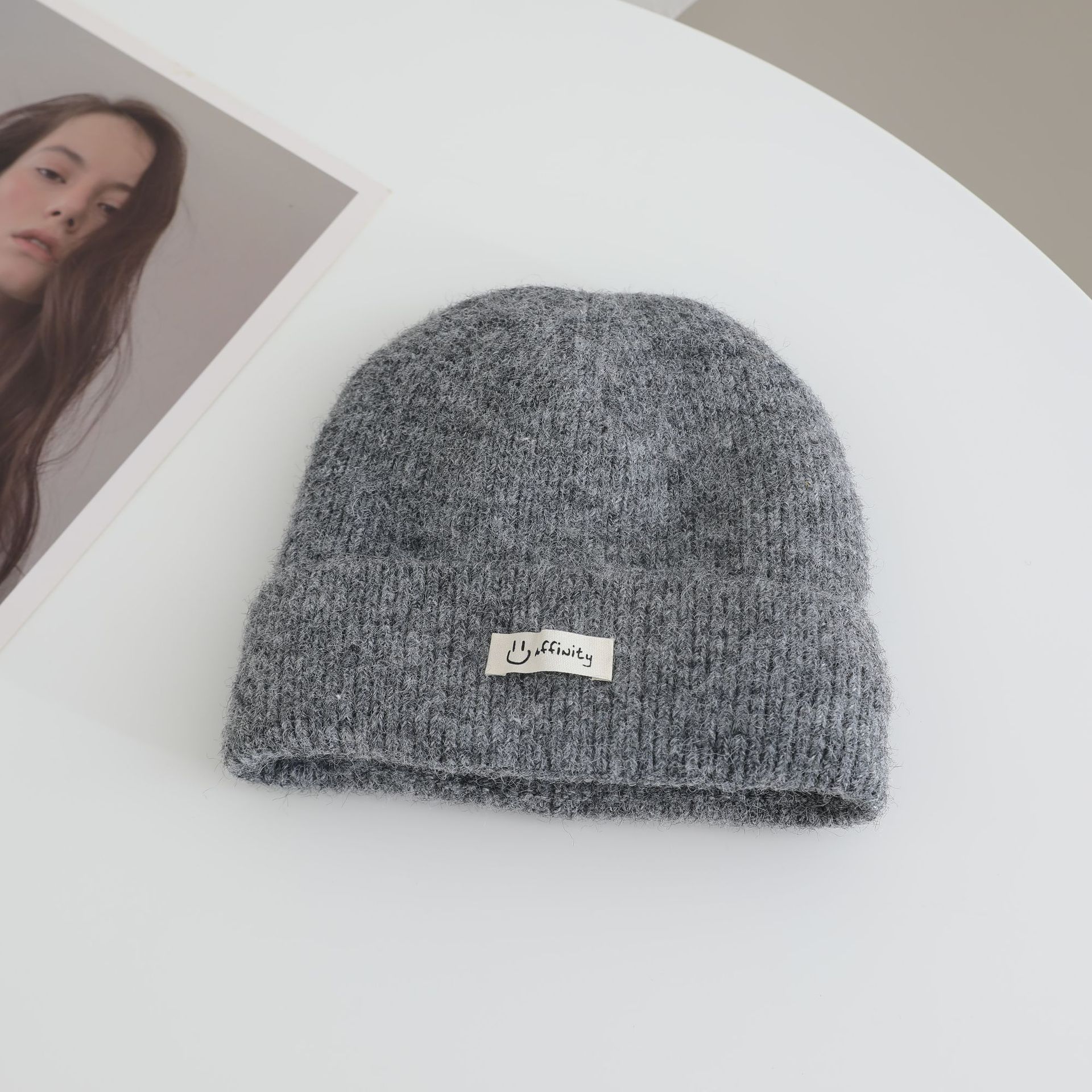 Нові в язані шапки для жінок на осінь та зиму Потовщені, захищені від холоду та теплі Шапки, що захищають маленькі вуха та підкреслюють обличчя one size
Нові в язані шапки для жінок на осінь та зиму Потовщені, захищені від холоду та теплі Шапки, що захищають маленькі вуха та підкреслюють обличчя one size