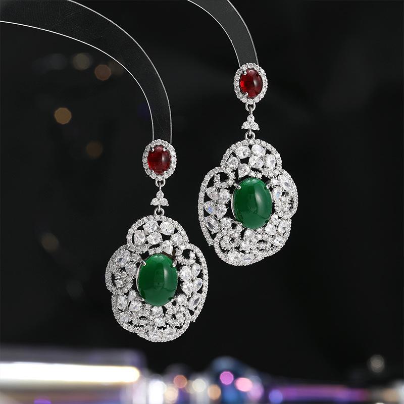 Women s Light Luxury Design Elegant Inlaid Zircon Long Earrings Fashionable And Versatile Niche Design Earrings
Women s Light Luxury Design Elegant Inlaid Zircon Long Earrings Fashionable And Versatile Niche Design Earrings