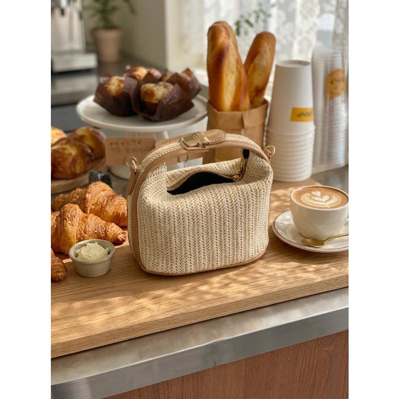 Small Bag - Casual Women s Bag - Handbag - Crossbody Bag бежевий
Small Bag - Casual Women s Bag - Handbag - Crossbody Bag бежевий