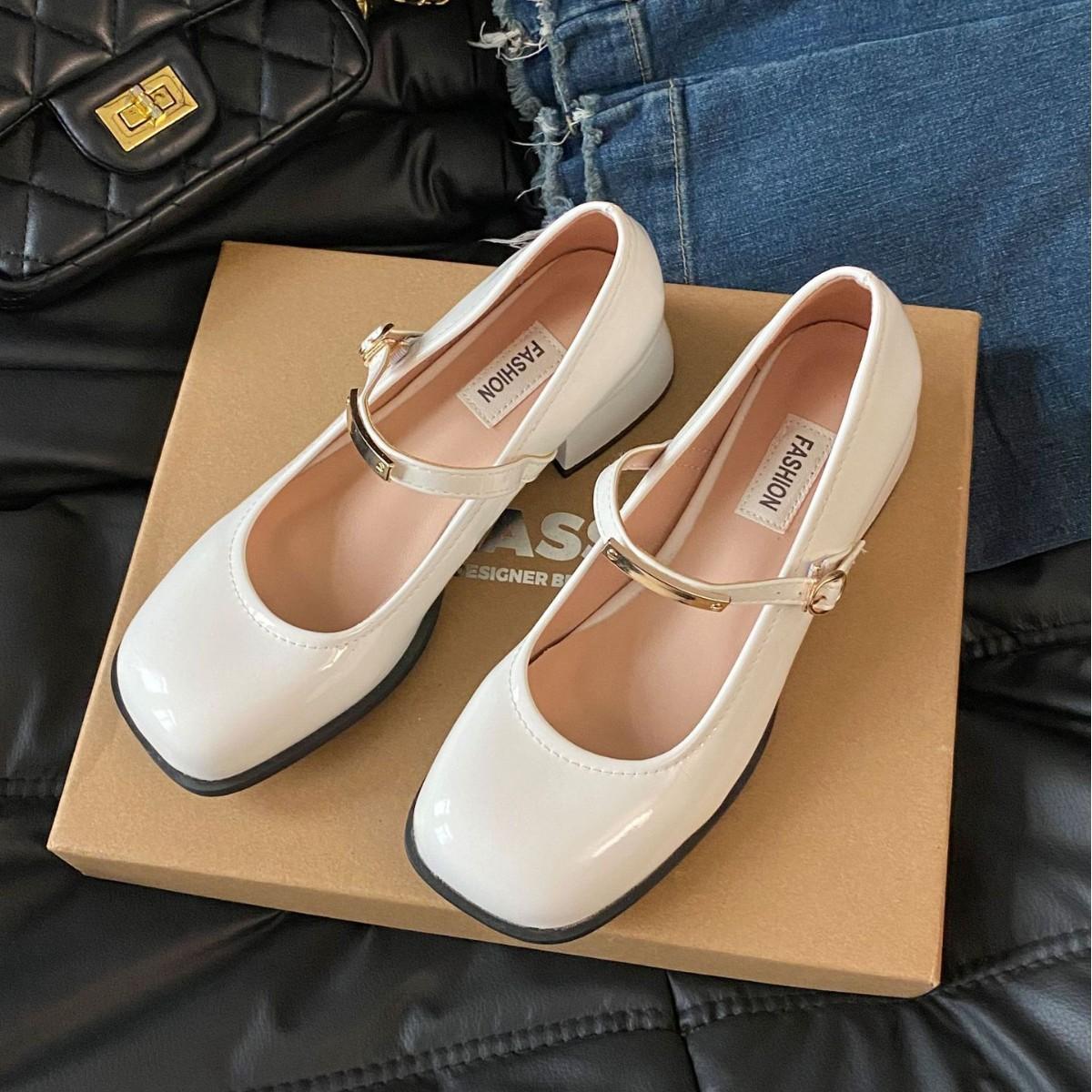 Mary Jane shoes women s new waterproof table one-word buckle with square head shallow mouth single shoes in autumn and winter 2025 40 червоний
Mary Jane shoes women s new waterproof table one-word buckle with square head shallow mouth single shoes in autumn and winter 2025 40 червоний