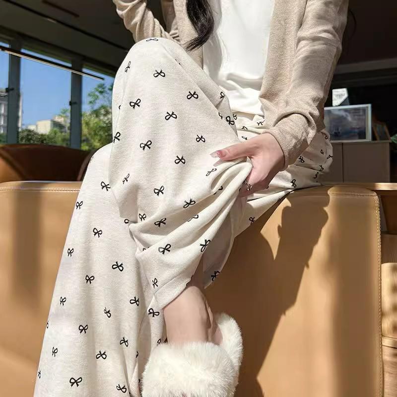 2025 Women s High Waist Soft Wide-Leg Pants with Bow, Slimming Fit, for Spring & Autumn L (111-120 lbs)
2025 Women s High Waist Soft Wide-Leg Pants with Bow, Slimming Fit, for Spring & Autumn L (111-120 lbs)