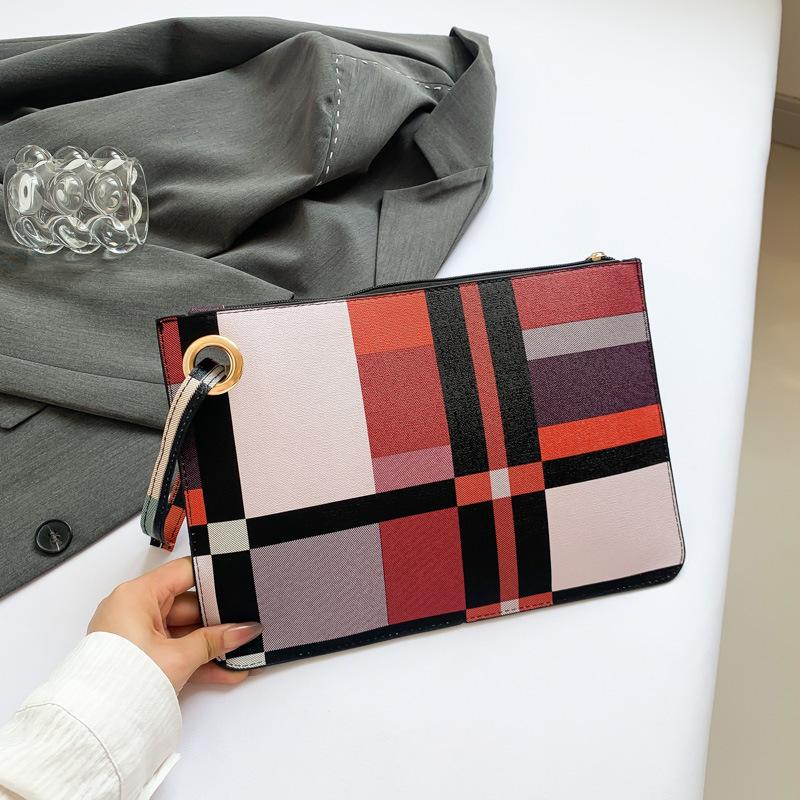 Модная стильная красивая повседневная сумка-клатч для женщин на лето, новая простая и модная маленькая квадратная сумка-конверт
Модная стильная красивая повседневная сумка-клатч для женщин на лето, новая простая и модная маленькая квадратная сумка-конверт