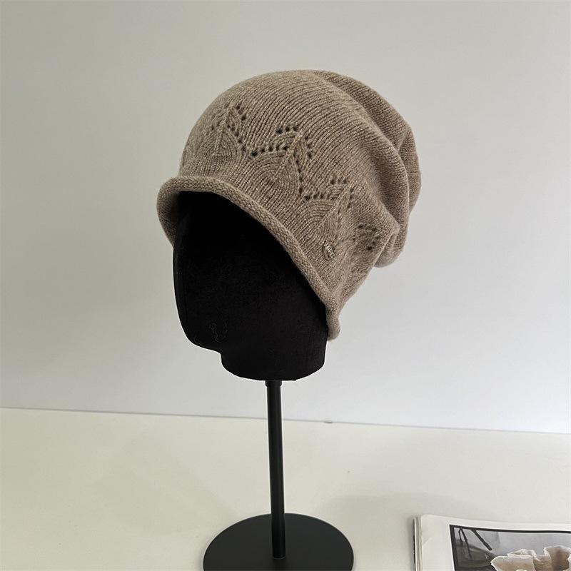 Autumn and winter wool knitted hat women s high-value face-showing small push hat simple versatile ear protection headgear confinement hat M(56-58cm) сірий колір
Autumn and winter wool knitted hat women s high-value face-showing small push hat simple versatile ear protection headgear confinement hat M(56-58cm) сірий колір