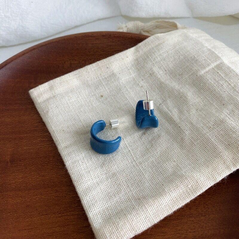 Цукерковий колір емаль C-подібні сережки жіночі осінні та зимові світлі розкішні ніші дизайн сенс маленькі свіжі прості універсальні срібні сережки-голки синій
Цукерковий колір емаль C-подібні сережки жіночі осінні та зимові світлі розкішні ніші дизайн сенс маленькі свіжі прості універсальні срібні сережки-голки синій