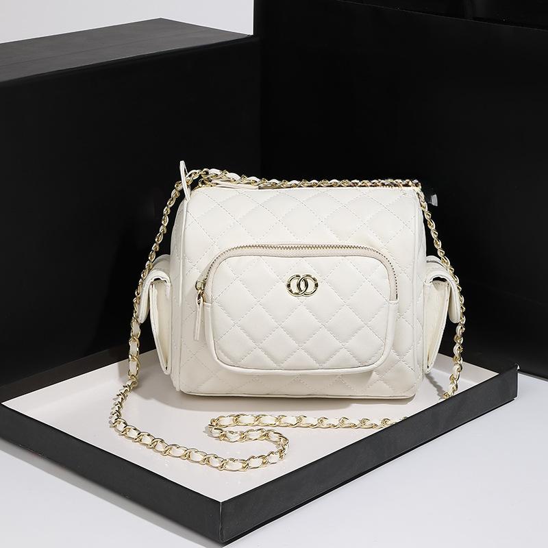 Маленькая сумка в стиле «аромат» для женской бриллиантовой коллекции весна-лето, новая сумка-камера на одно плечо, сумка-бродяга высокого класса на цепочке под мышкой
Маленькая сумка в стиле «аромат» для женской бриллиантовой коллекции весна-лето, новая сумка-камера на одно плечо, сумка-бродяга высокого класса на цепочке под мышкой