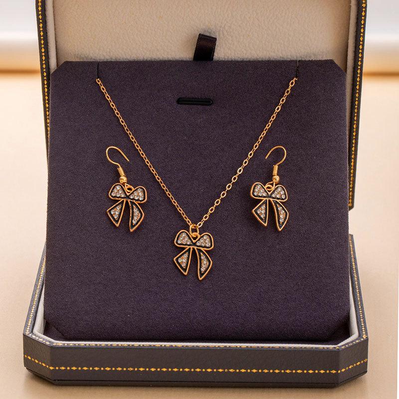Vintage Heart Butterfly Collar Necklace And Full Diamond Earrings Set Fashion Jewelry For Women
Vintage Heart Butterfly Collar Necklace And Full Diamond Earrings Set Fashion Jewelry For Women