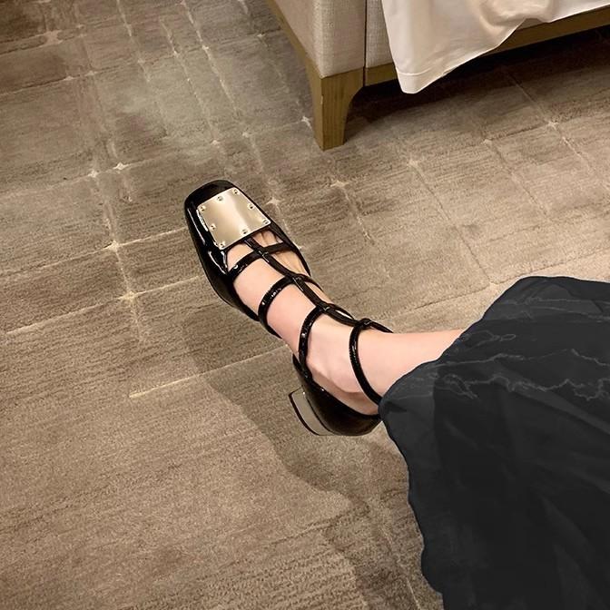 Sheepskin version~ Metal buckle patent leather square head hollow thick heel Mary Jane shoes women s spring new leather high-heeled sandals 34
Sheepskin version~ Metal buckle patent leather square head hollow thick heel Mary Jane shoes women s spring new leather high-heeled sandals 34