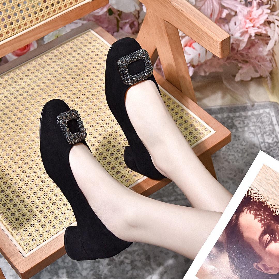 Round head shallow mouth single shoes women s 2024 spring new rhinestone square buckle loafers black sheepskin low heel women s shoes 34 чёрный
Round head shallow mouth single shoes women s 2024 spring new rhinestone square buckle loafers black sheepskin low heel women s shoes 34 чёрный