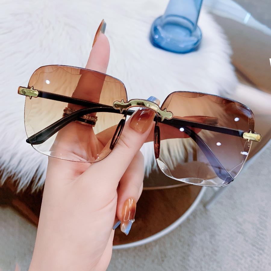 1/3pcs Square Rimless Sunglasses Women Sunglasses Fashion Colorful Casual For Men UV400 Shades Oculos коричневый
1/3pcs Square Rimless Sunglasses Women Sunglasses Fashion Colorful Casual For Men UV400 Shades Oculos коричневый