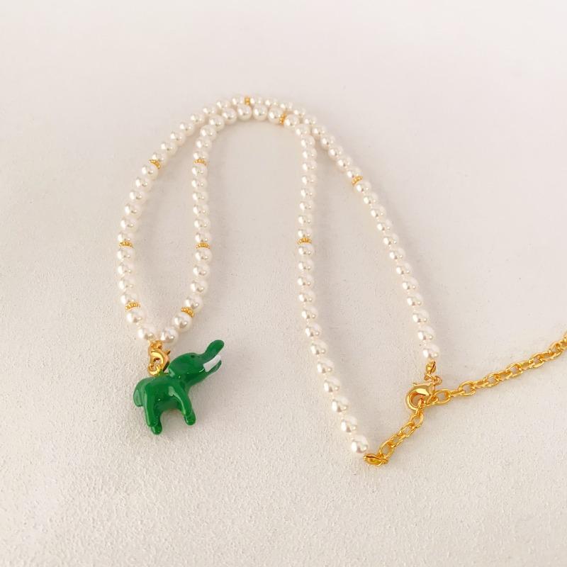 Meier Fashionable green enamel drip oil elephant pendant with pearl chain necklace for women
Meier Fashionable green enamel drip oil elephant pendant with pearl chain necklace for women