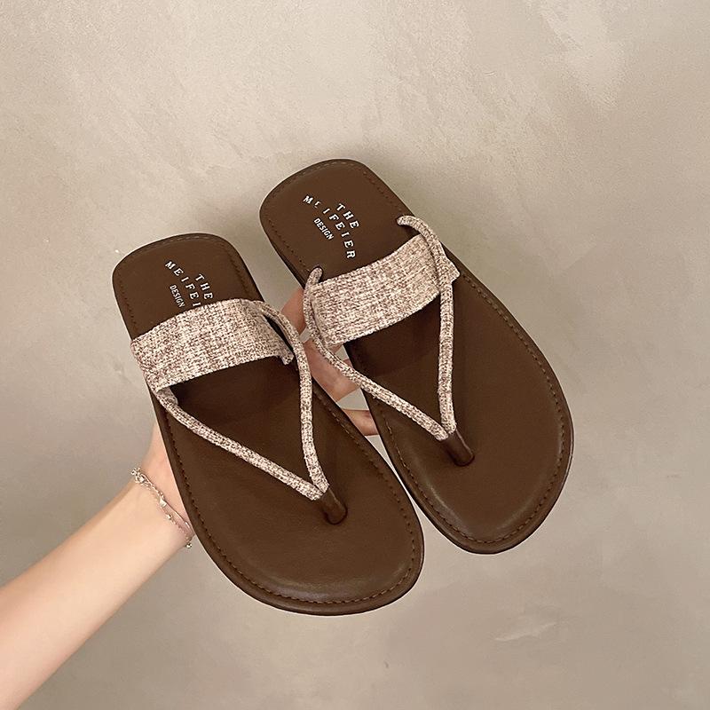 Retro niche woven flat-bottomed slippers for women s summer wear with skirts, vacation beach sandals 40 темно-коричневого кольору
Retro niche woven flat-bottomed slippers for women s summer wear with skirts, vacation beach sandals 40 темно-коричневого кольору