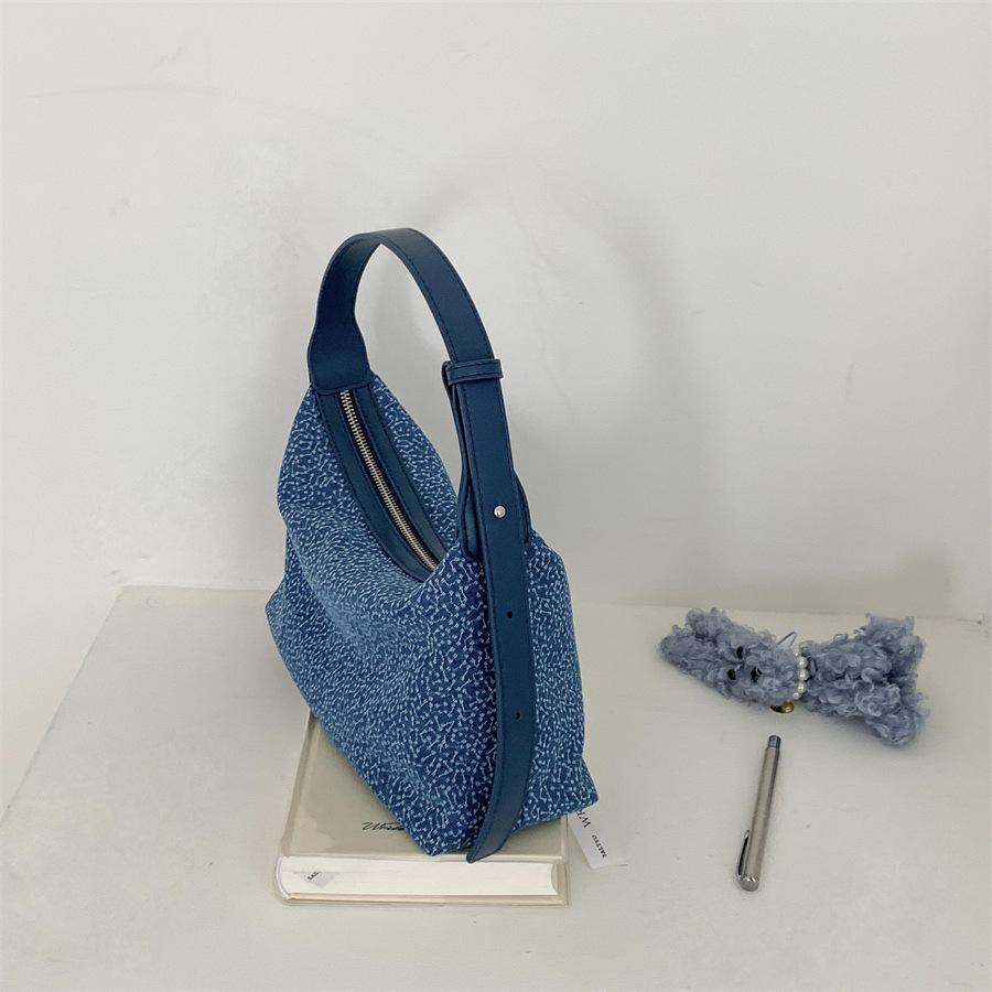 Splicing Design Single-shoulder Denim Bag High-end Fashionable Hobo Underarm Casual All-matching Workplace Commuting Women
Splicing Design Single-shoulder Denim Bag High-end Fashionable Hobo Underarm Casual All-matching Workplace Commuting Women