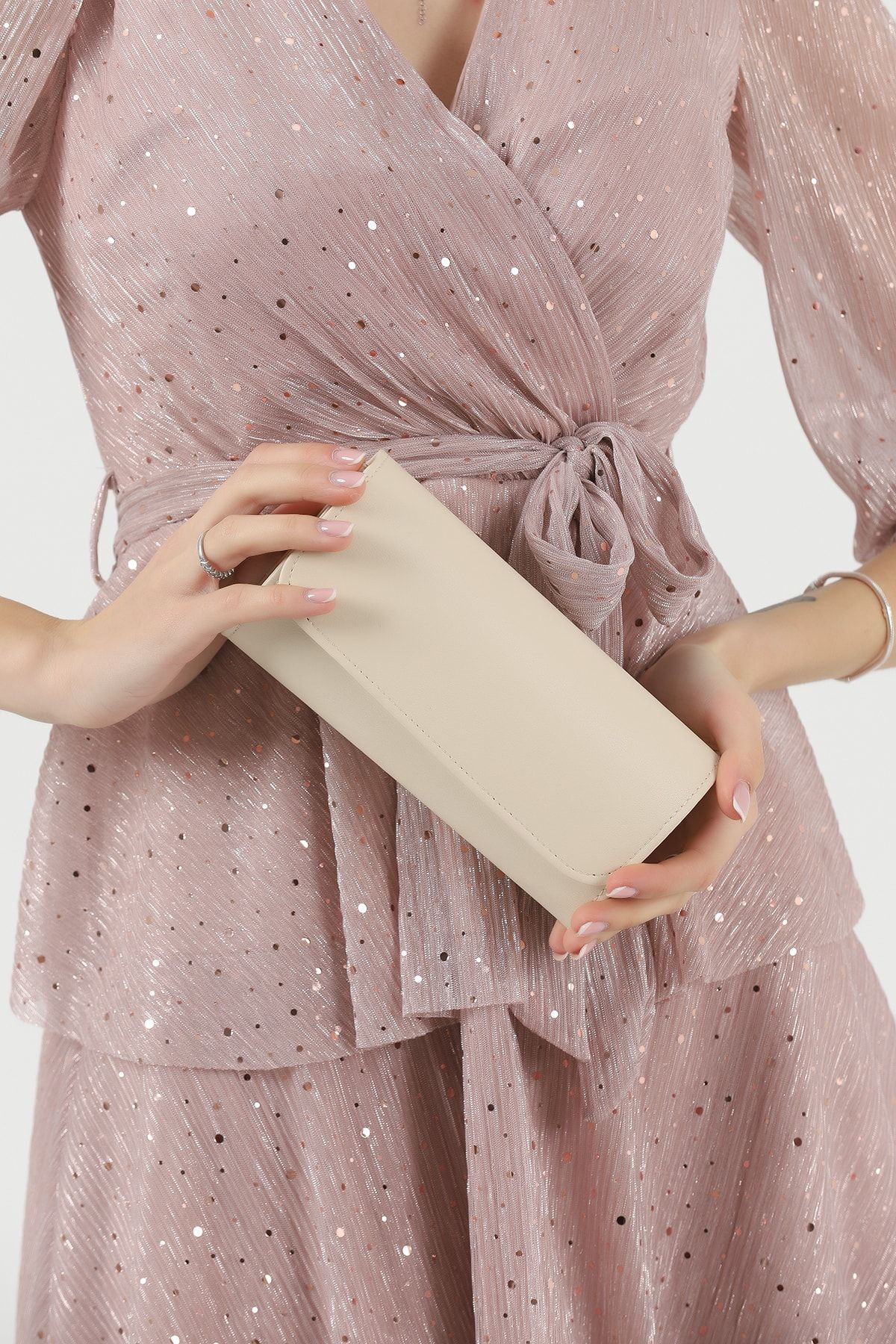 Women s Stylish and Useful Evening Dress Bag Cream Soft Evening Dress Portfolio Clutch Bag
Women s Stylish and Useful Evening Dress Bag Cream Soft Evening Dress Portfolio Clutch Bag