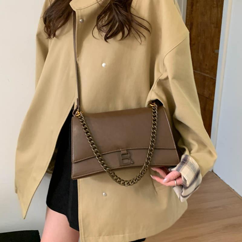 Премиальная французская нишевая сумка 2025 новая нишевая сумка-песочные часы высокого класса, цепочка, на одно плечо, кроссбоди, подмышечная сумка коричневый
Премиальная французская нишевая сумка 2025 новая нишевая сумка-песочные часы высокого класса, цепочка, на одно плечо, кроссбоди, подмышечная сумка коричневый