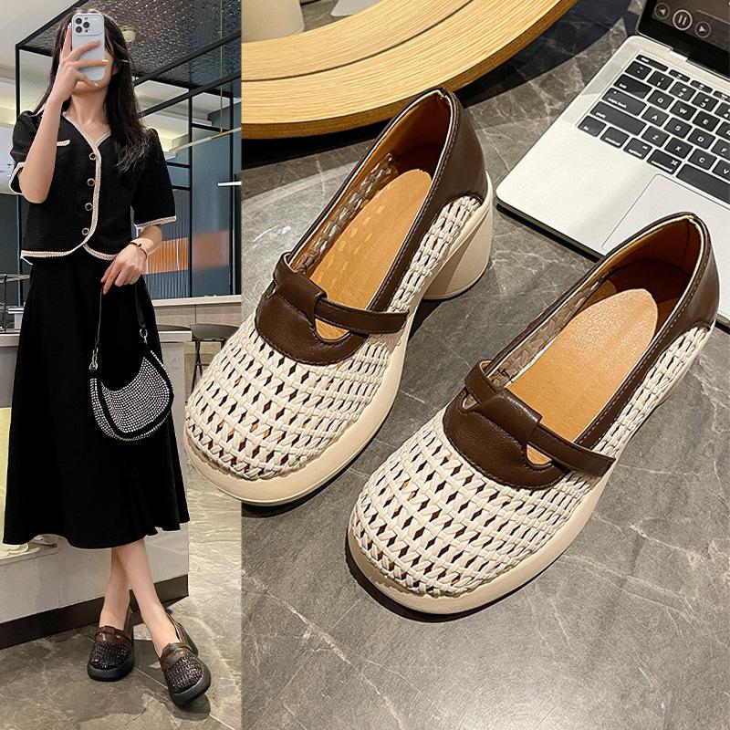 Large size single shoes women s 2025 new models are on the market, fashionable and versatile, comfortable and soft, medium heel, low heel, thick heel 35 чёрный
Large size single shoes women s 2025 new models are on the market, fashionable and versatile, comfortable and soft, medium heel, low heel, thick heel 35 чёрный