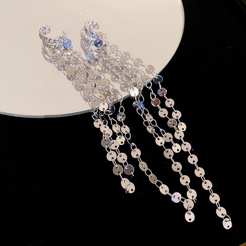 Silver three-layer geometric fringed earclip niche fashion cold wind earrings light luxury versatile high-end earrings
Silver three-layer geometric fringed earclip niche fashion cold wind earrings light luxury versatile high-end earrings