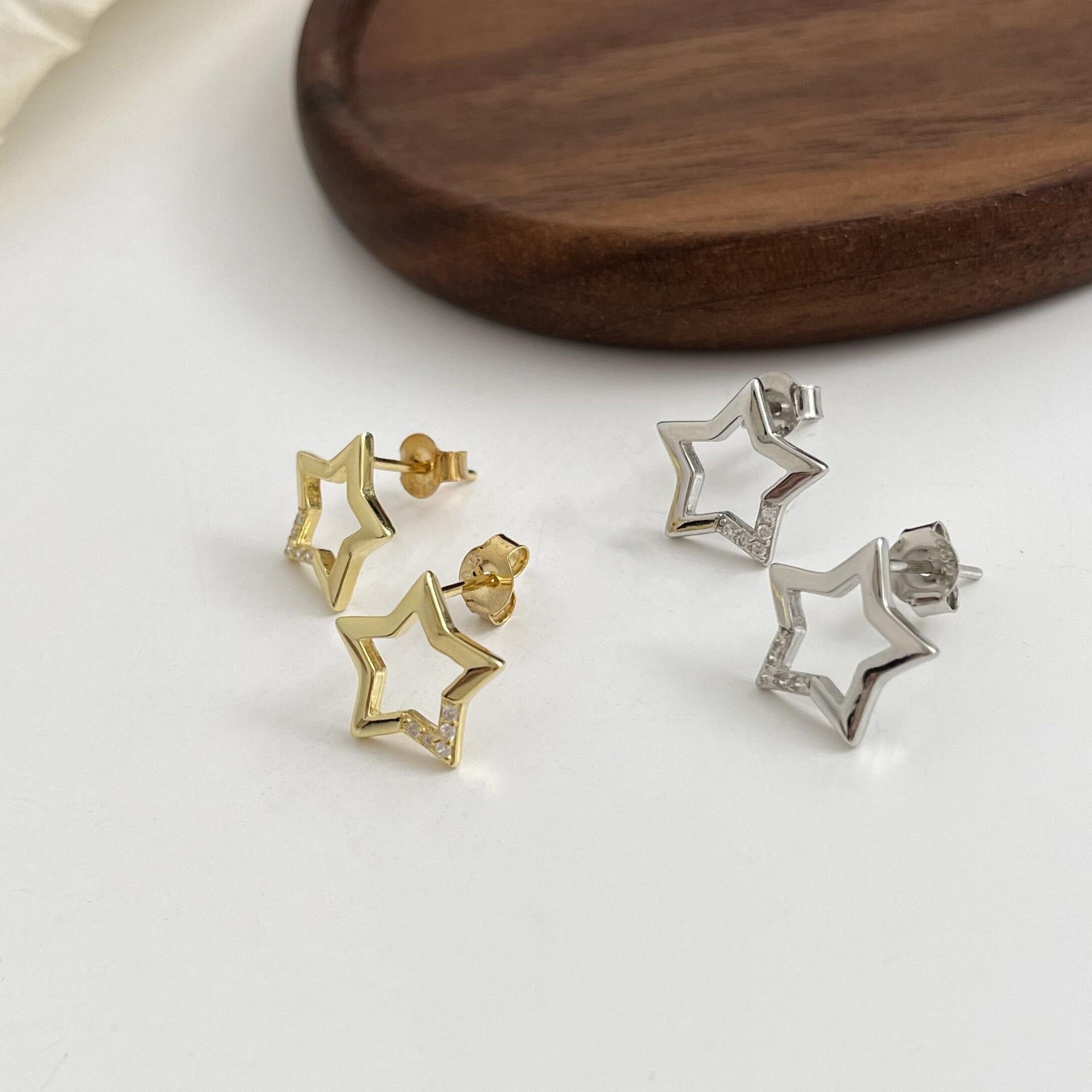 Yinruitai S925 Sterling Silver Star Pentagram Ear Cuffs Women s Earrings - 2022 Trend Luxury Niche Jewelry White - Nano Anti-Oxidation Protection
Yinruitai S925 Sterling Silver Star Pentagram Ear Cuffs Women s Earrings - 2022 Trend Luxury Niche Jewelry White - Nano Anti-Oxidation Protection