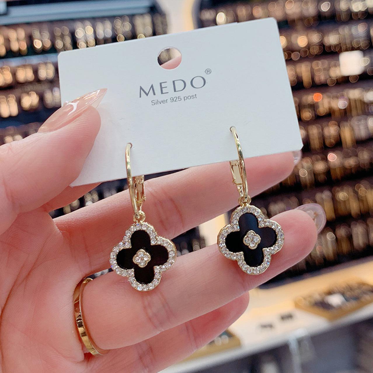Black & White Four-Leaf Clover Earrings for Women - 925 Silver Geometric French Fashion
Black & White Four-Leaf Clover Earrings for Women - 925 Silver Geometric French Fashion