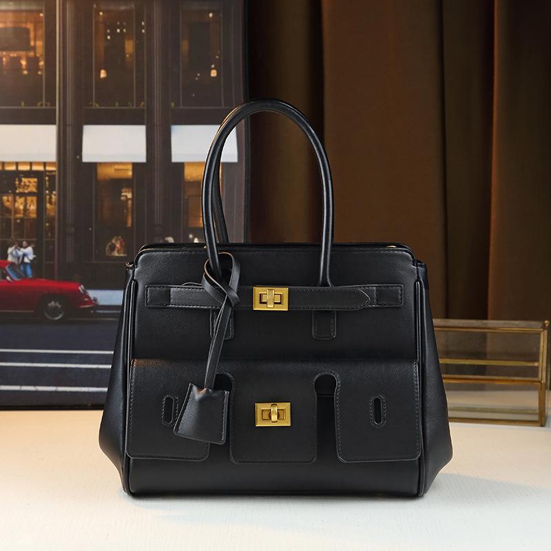 Design Sense Large Capacity Tote Bag Black Versatile Ladies Locomotive Bag Lock Multi-Pocket Portable Messenger Bag чёрный
Design Sense Large Capacity Tote Bag Black Versatile Ladies Locomotive Bag Lock Multi-Pocket Portable Messenger Bag чёрный