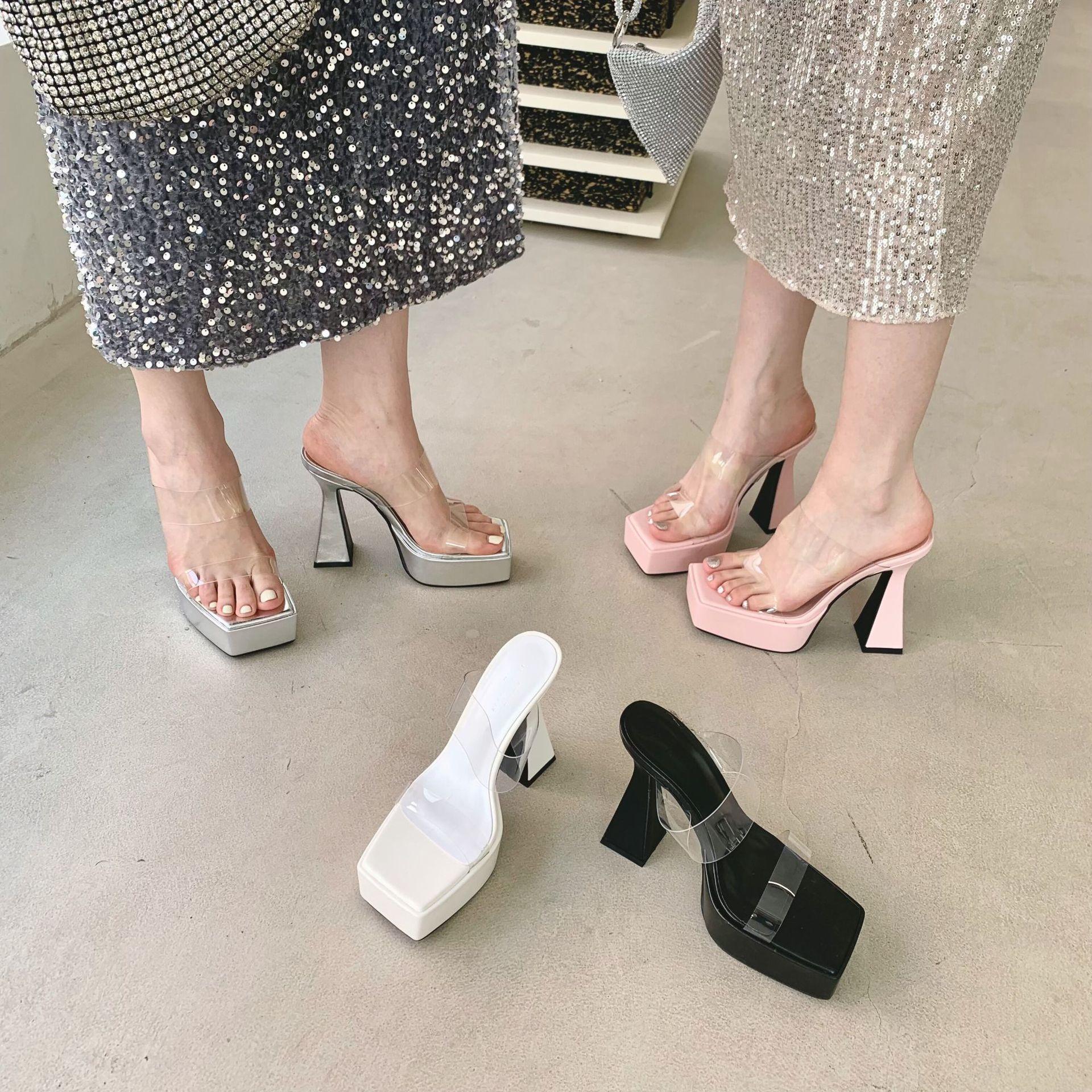 Summer new cool slippers waterproof table high heels catwalk nightclub thick heel sandals women 34 чёрный
Summer new cool slippers waterproof table high heels catwalk nightclub thick heel sandals women 34 чёрный