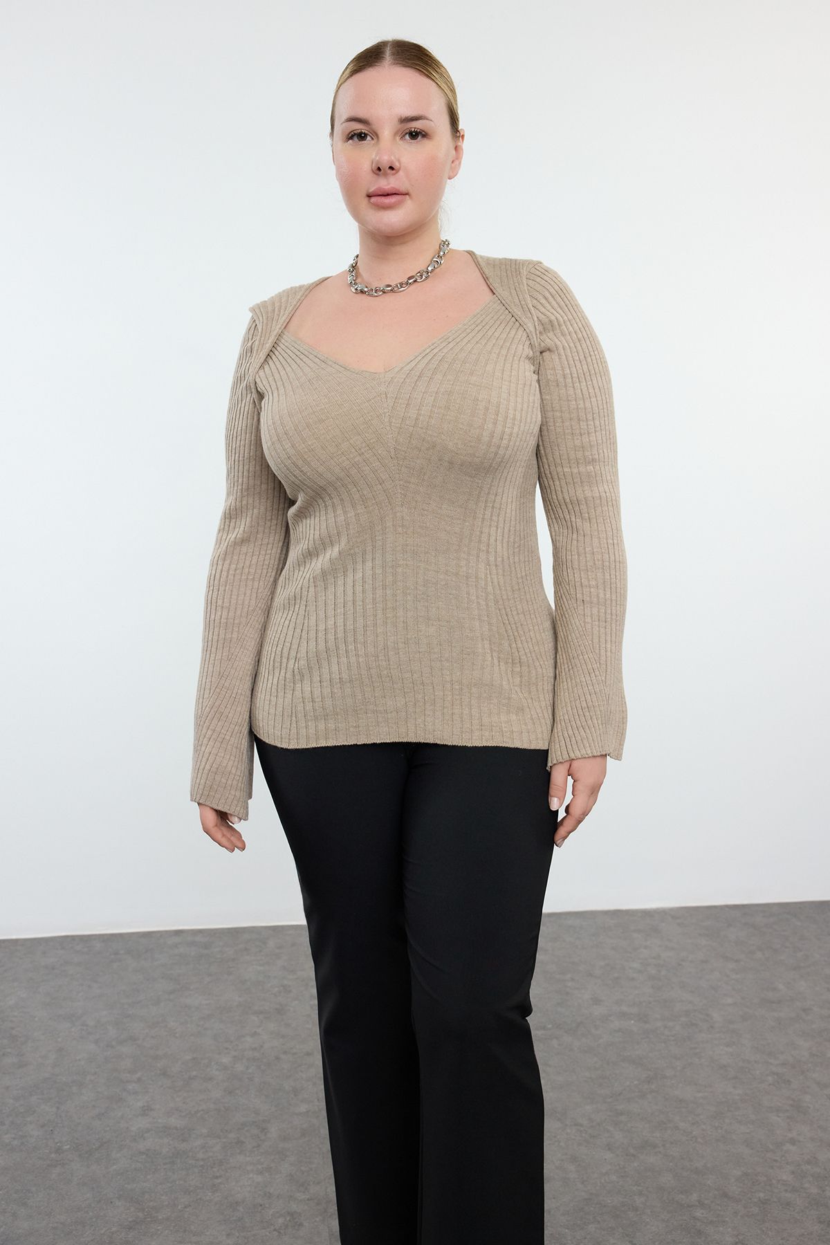Women s Fashionable Stylish Plus Size Sweater Mink Wide Collar Corduroy Knitwear Sweater 2XL
Women s Fashionable Stylish Plus Size Sweater Mink Wide Collar Corduroy Knitwear Sweater 2XL