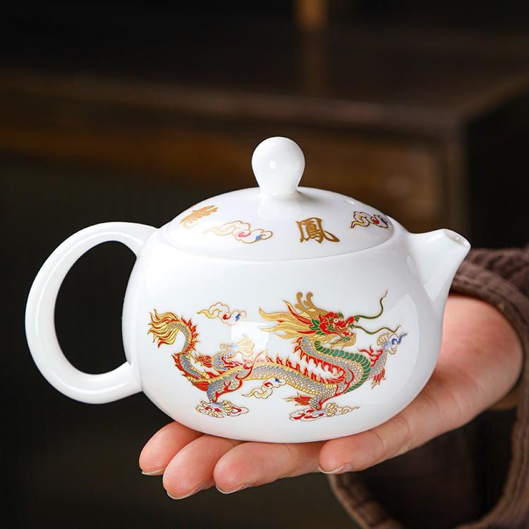 Фарфоровый чайник Longfeng Chengxiang Suet Jade Xishi Fengming, меняющий цвет при кипячении воды, с пузырьками. Чайный набор для кунг-фу в подарочной коробке с принтом
Фарфоровый чайник Longfeng Chengxiang Suet Jade Xishi Fengming, меняющий цвет при кипячении воды, с пузырьками. Чайный набор для кунг-фу в подарочной коробке с принтом