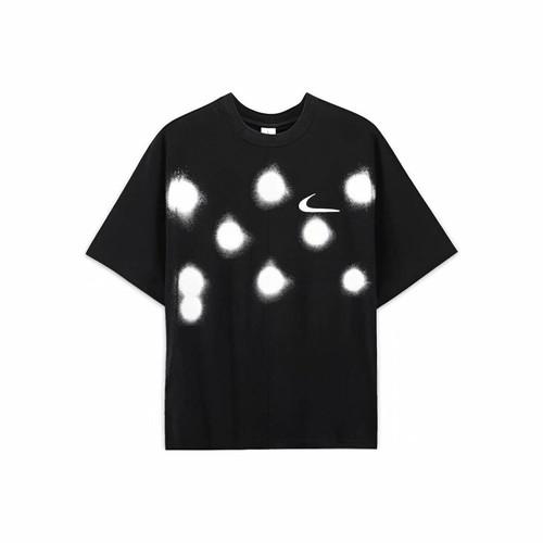 Nike Men s Black Short-Sleeve Sports T-Shirt with American Graffiti Print EU XS чорний
Nike Men s Black Short-Sleeve Sports T-Shirt with American Graffiti Print EU XS чорний