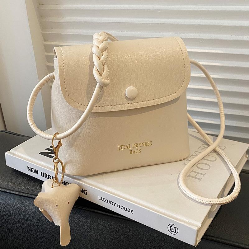 Сумка для мобильного телефона в стиле ретро для женщин, осень и зима, модная текстура, сумка через плечо на одно плечо, универсальная сумка-ведро высокого класса
Сумка для мобильного телефона в стиле ретро для женщин, осень и зима, модная текстура, сумка через плечо на одно плечо, универсальная сумка-ведро высокого класса