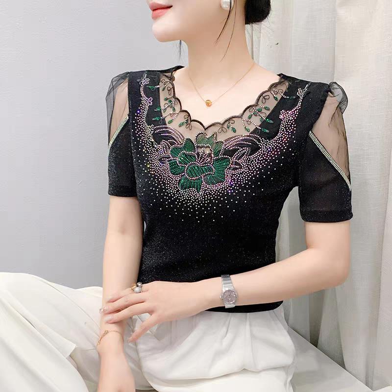 High Quality Summer Women s T-Shirt Fashion Shiny Flower Hot Diamonds Tops Female Sexy Short Sleeve Luxury Tees M чёрный
High Quality Summer Women s T-Shirt Fashion Shiny Flower Hot Diamonds Tops Female Sexy Short Sleeve Luxury Tees M чёрный