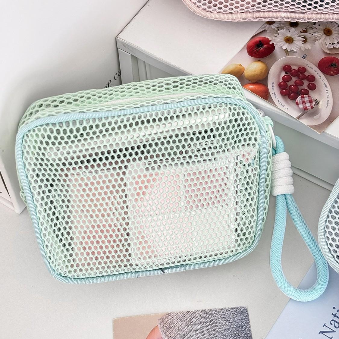 Tofu Block Mesh Cosmetic Bag Dopamine Pearl Zipper Large Capacity Travel Portable Toilet Bag As shown in the figure
Tofu Block Mesh Cosmetic Bag Dopamine Pearl Zipper Large Capacity Travel Portable Toilet Bag As shown in the figure