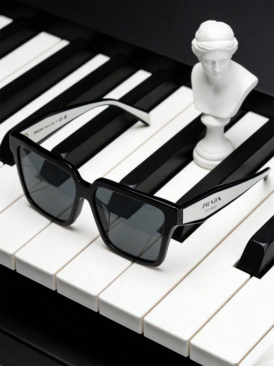 Prada SPR24ZF Black Square Sunglasses, UV400 Modern Shades with Logo Temples чорний
Prada SPR24ZF Black Square Sunglasses, UV400 Modern Shades with Logo Temples чорний
