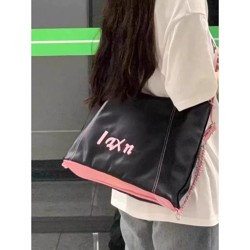 Large capacity backpack bag women s 2024 new student class commute armpit bag casual versatile shoulder messenger bag чорний
Large capacity backpack bag women s 2024 new student class commute armpit bag casual versatile shoulder messenger bag чорний