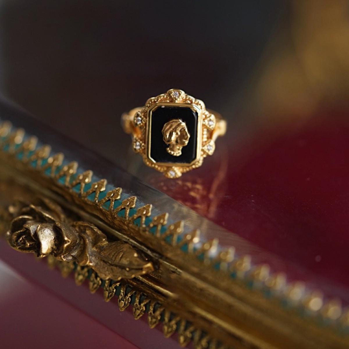 Elegant S925 Sterling Silver Ring: Luxurious Gold Diamond Women s Court Style US Size 8
Elegant S925 Sterling Silver Ring: Luxurious Gold Diamond Women s Court Style US Size 8