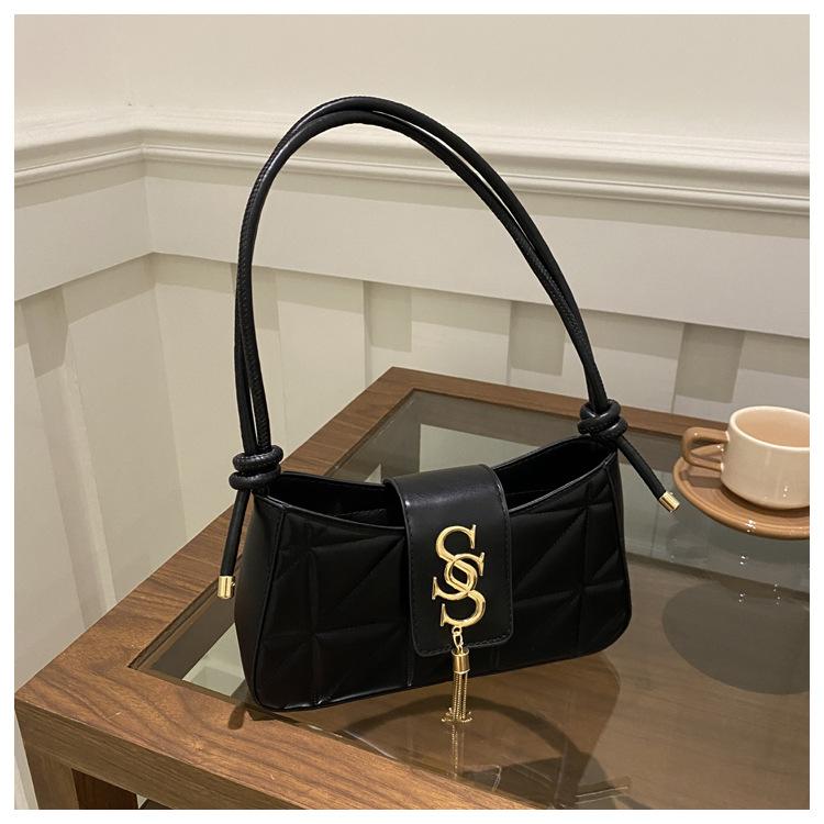 Премиальная женская сумка через плечо осень и зима новая модная сумка подмышку популярная универсальная сумка-багет чёрный
Премиальная женская сумка через плечо осень и зима новая модная сумка подмышку популярная универсальная сумка-багет чёрный