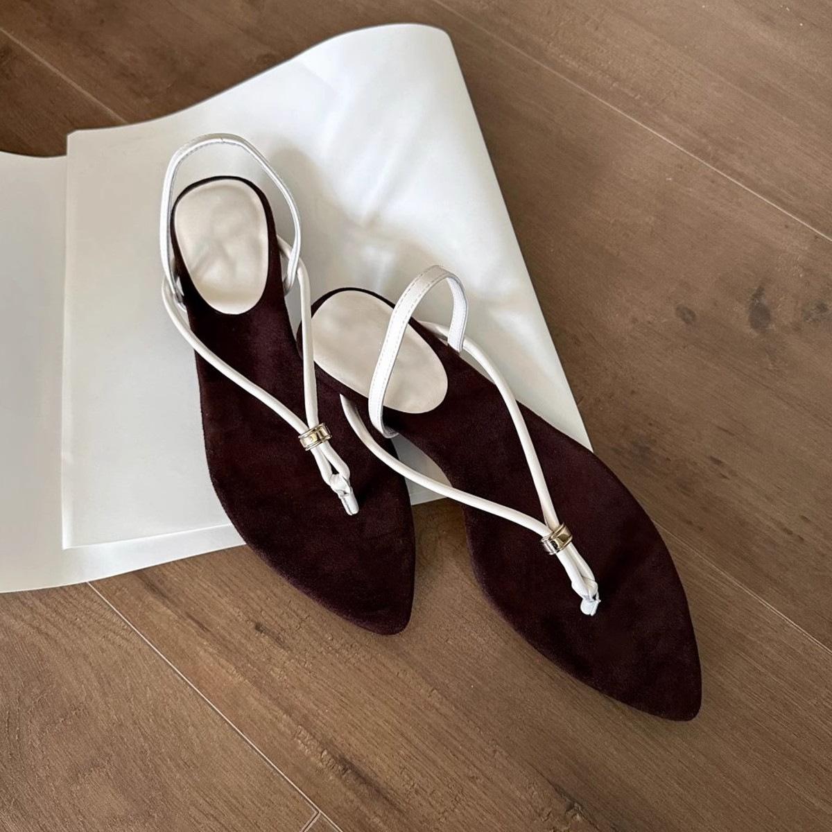 Niche can wear two versatile sandals 2025 new versatile casual temperament medium heel flip-flops cool slippers 39 коричневий
Niche can wear two versatile sandals 2025 new versatile casual temperament medium heel flip-flops cool slippers 39 коричневий