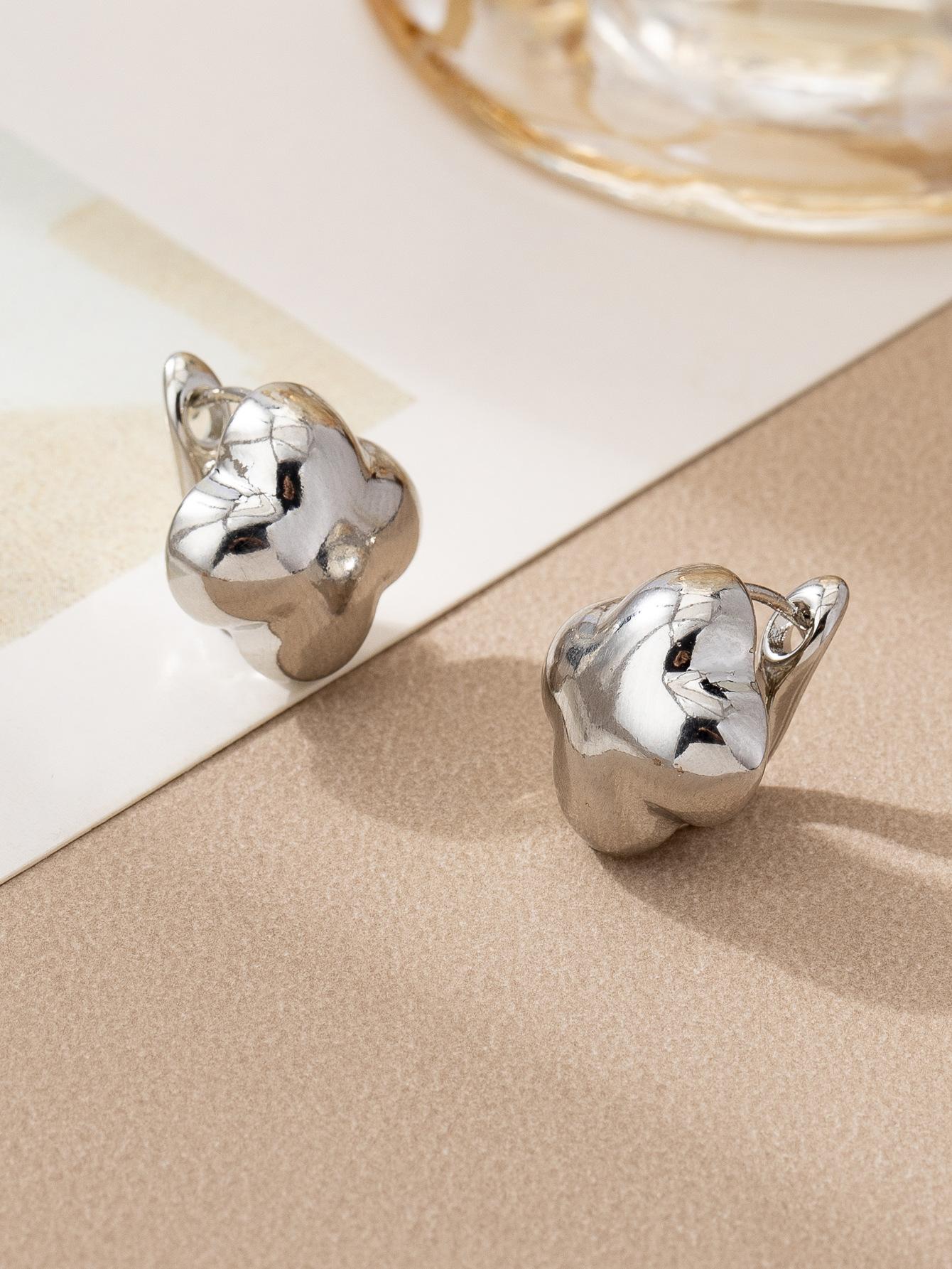 New petal shape ear buckle design elegant and sweet earrings exquisite style earrings срібний
New petal shape ear buckle design elegant and sweet earrings exquisite style earrings срібний