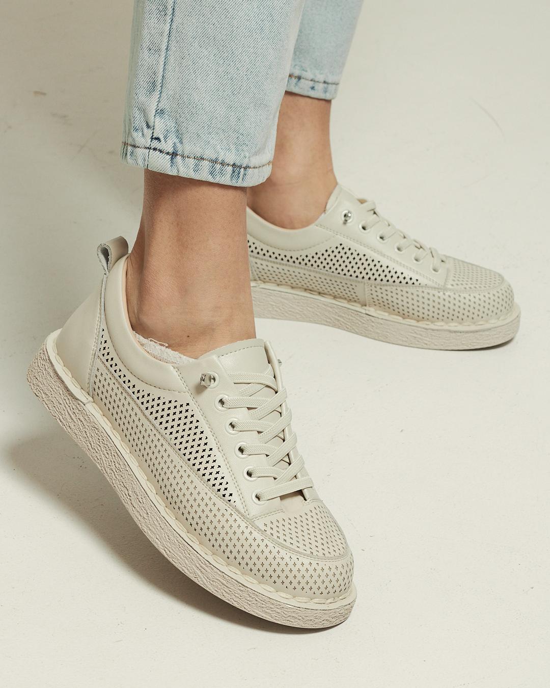 Туфлі перфоровані Lifexpert 29975 36 молочна шкіра 40 теплим білим кольором 
Туфлі перфоровані Lifexpert 29975 36 молочна шкіра 40 теплим білим кольором