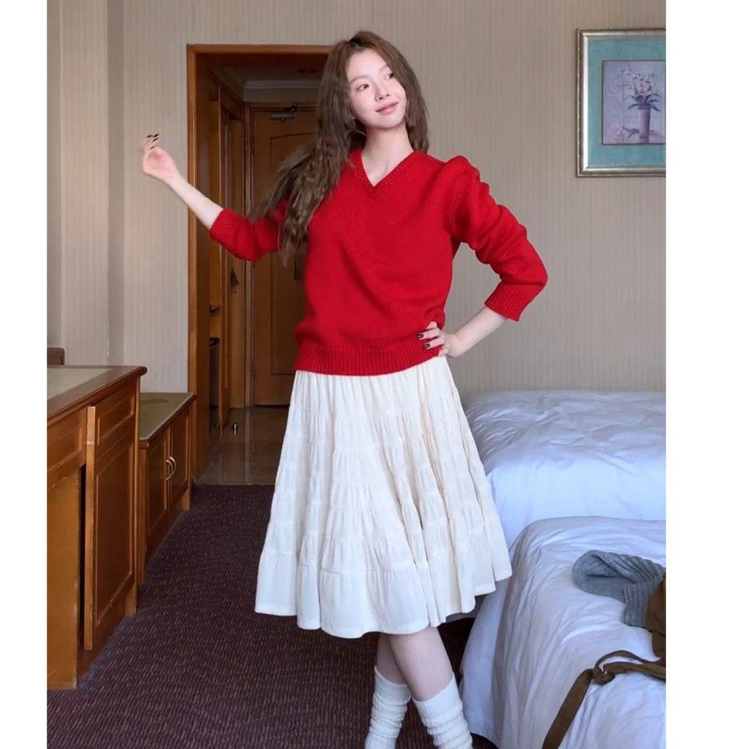 Korean-Style Women s Red Winter Outfit: V-Neck Pullover Sweater and Short Skirt Set L
Korean-Style Women s Red Winter Outfit: V-Neck Pullover Sweater and Short Skirt Set L