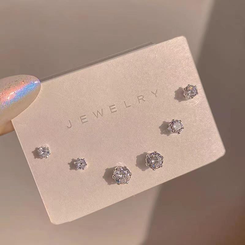 2024 Модный женский изысканный набор серег в холодном стиле из шести предметов
2024 Модный женский изысканный набор серег в холодном стиле из шести предметов