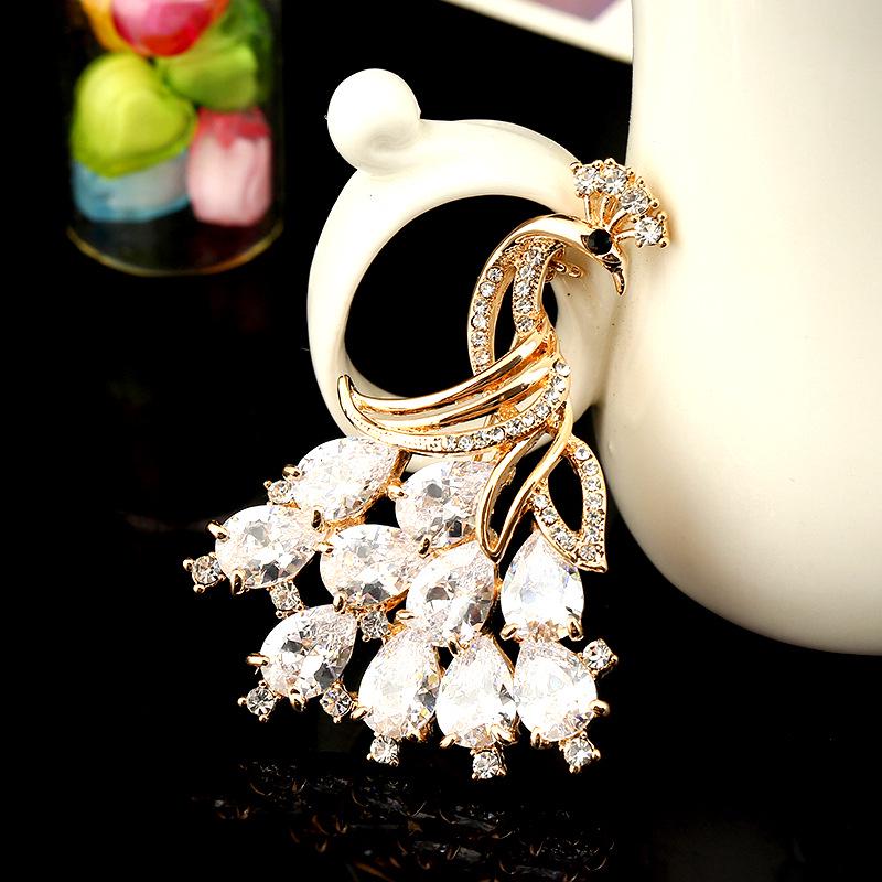 Легкая роскошная брошь-значок в виде павлина, высококачественная женственная циркониевая брошь в виде животного, дизайнерские аксессуары для костюмов золотой
Легкая роскошная брошь-значок в виде павлина, высококачественная женственная циркониевая брошь в виде животного, дизайнерские аксессуары для костюмов золотой